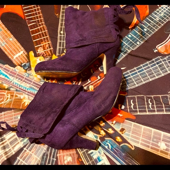🍇Gorgeous Purple Suede Like Bamboo Purple Ankle Cuffed Booties! - Picture 1 of 13